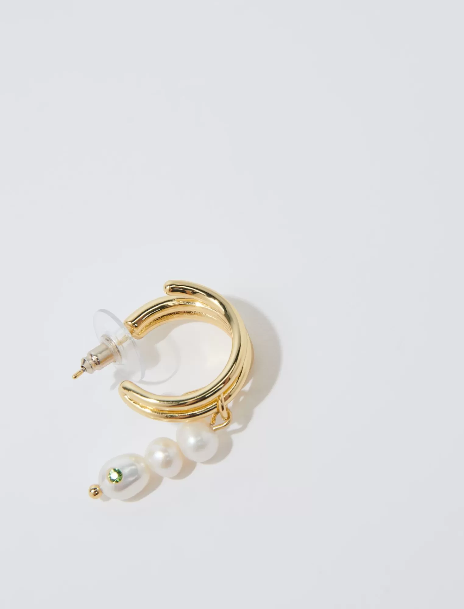Women Maje Earrings Decorated With Pearls
